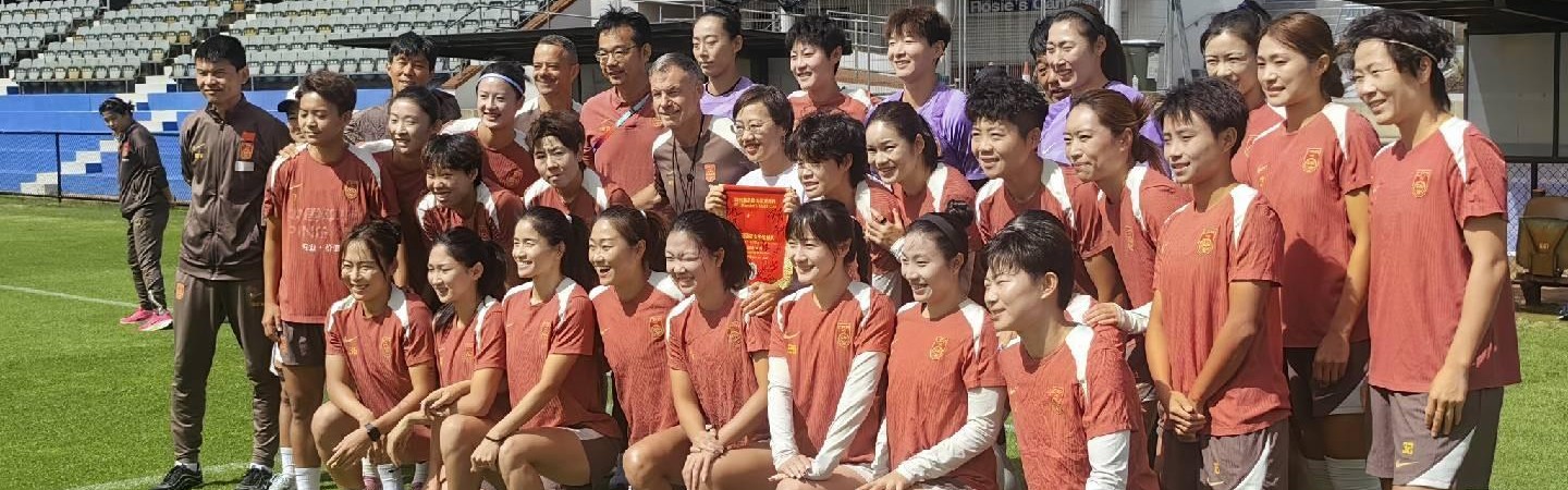 中国驻珀斯总领事前来探望女足；陈巧珠恢复合练