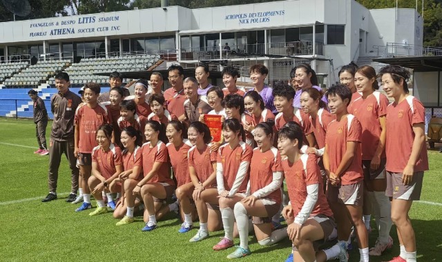 中国驻珀斯总领事前来探望女足；陈巧珠恢复合练